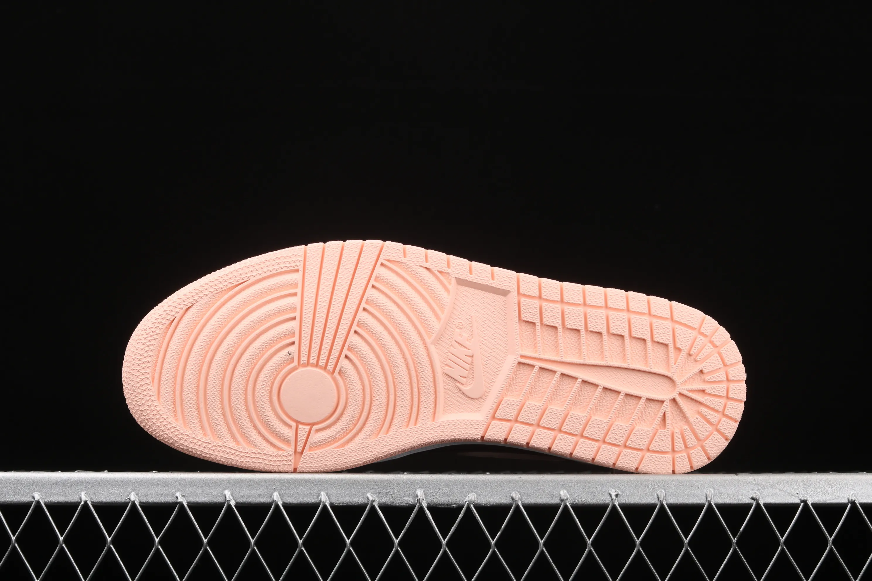 All categories Air Jordan Jordan series basketball shoes Air Jordan 1 High X version Air Jordan 1 "Crimson Tint" AJ1 Joe 1 black powder 555088-081